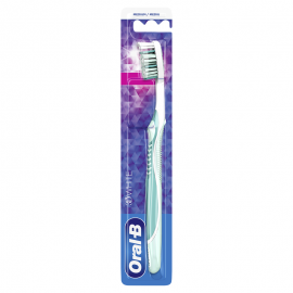 Oral-B 3DWhite Χειροκίνητη Οδοντόβουρτσα, 35mm Μέτρια με θήκη, 1 τμχ